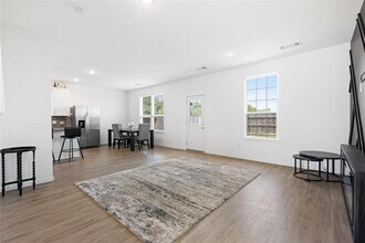 7323 Heath Knl Ln in Houston, TX - Building Photo - Building Photo