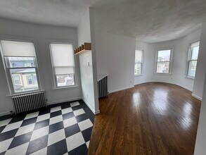 146 Oxford St, Unit 2 in Somerville, MA - Foto de edificio - Building Photo