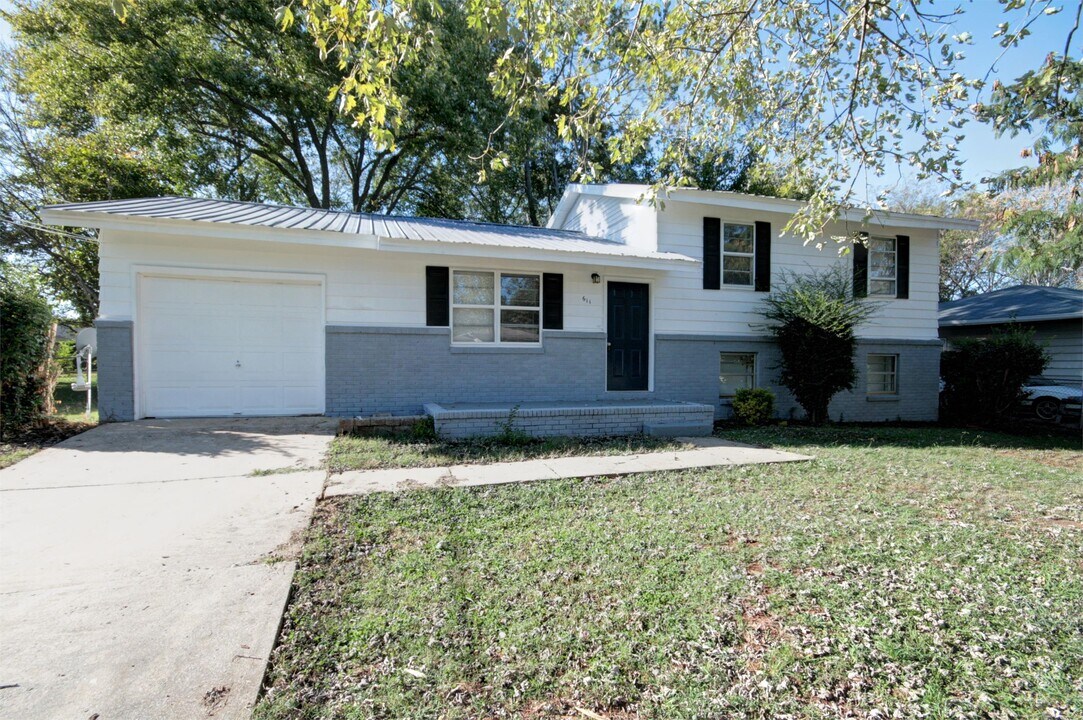 611 Dawson Terrace NW in Huntsville, AL - Building Photo
