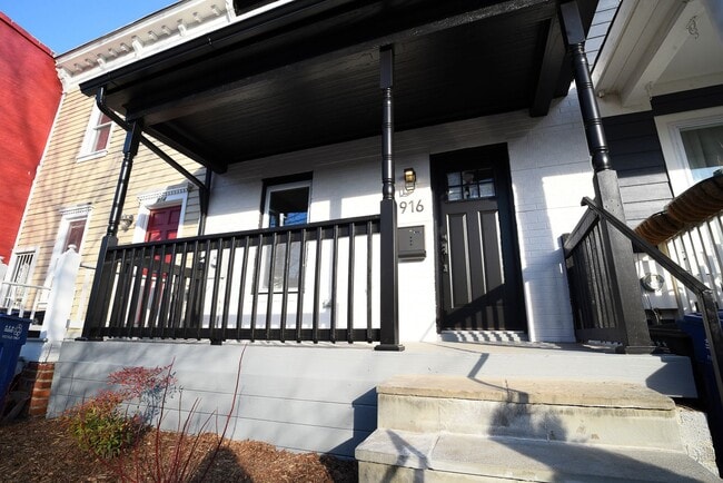 916 15th St SE in Washington, DC - Building Photo - Building Photo