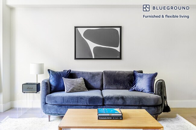 340 E 51st St in New York, NY - Building Photo - Building Photo