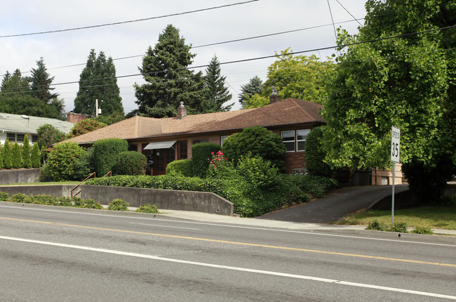 645-649 W Powell Blvd in Gresham, OR - Building Photo - Building Photo