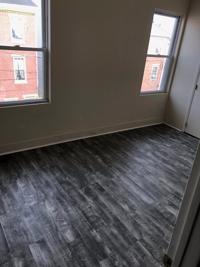 639 N 12th St in Philadelphia, PA - Building Photo - Building Photo