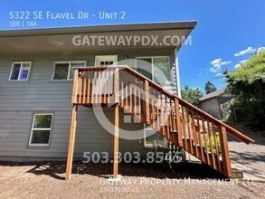 5322 SE Flavel Dr-Unit -Unit 2 in Portland, OR - Foto de edificio - Building Photo
