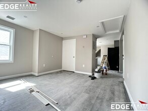 16 Long Ave, Unit 2 in Boston, MA - Foto de edificio - Building Photo