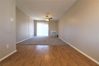 3001 Bee Ridge Rd in Sarasota, FL - Building Photo - Building Photo