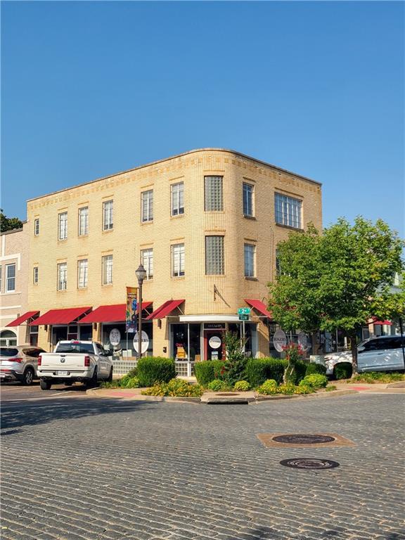 property at 121 S 2nd St