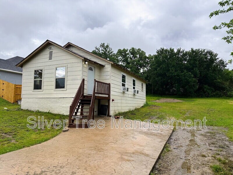 506 W Parnell St in Denison, TX - Building Photo