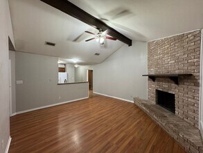 303 Londonderry Dr in Victoria, TX - Building Photo - Building Photo