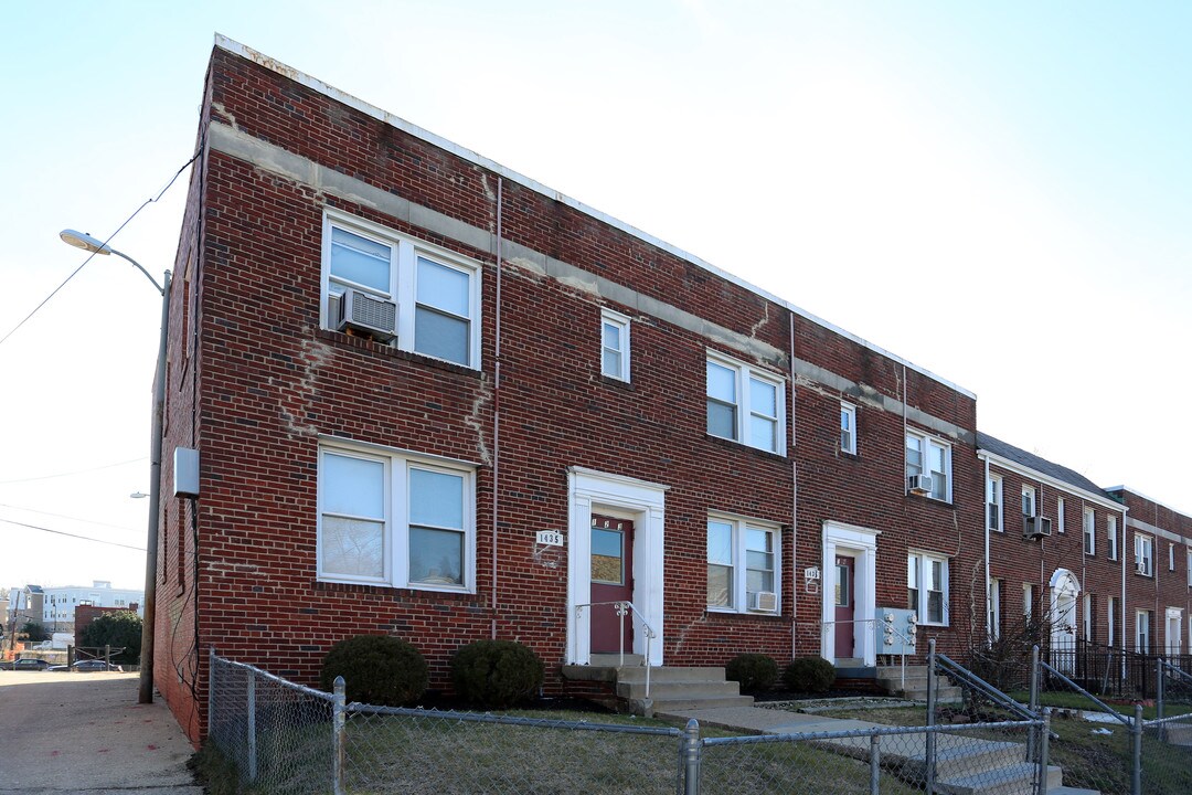 1435 Holbrook St NE in Washington, DC - Foto de edificio