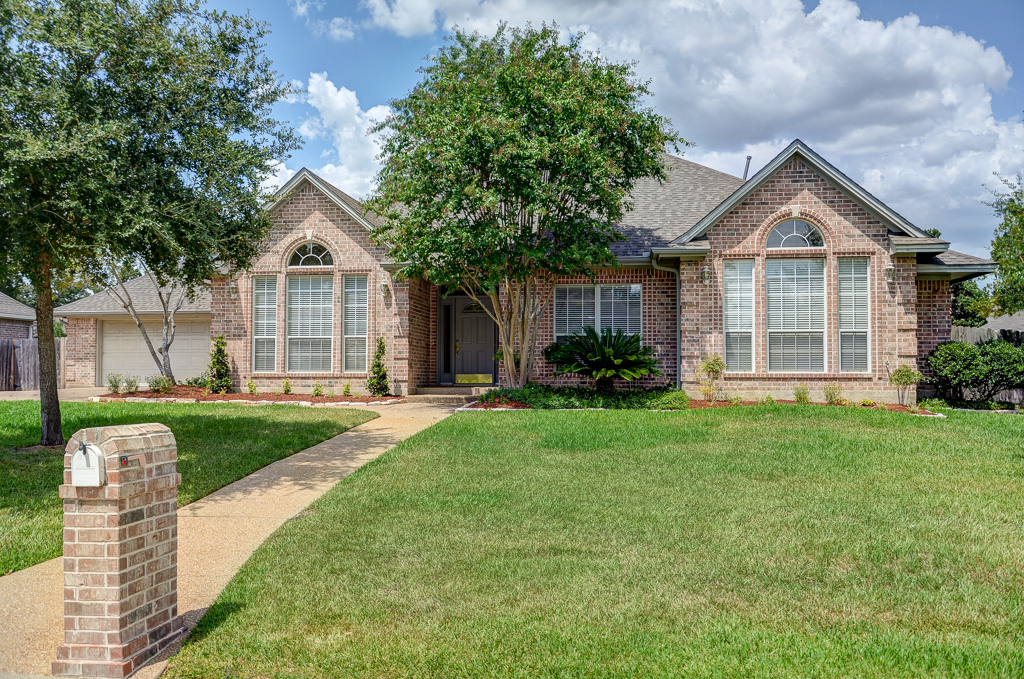 715 Berry Creek in College Station, TX - Building Photo