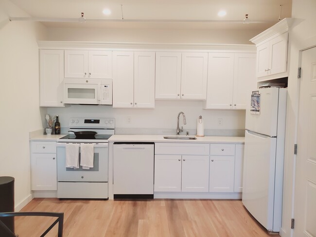 39 Parker Ave, Unit 5