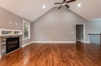 4766 Lakecrest Dr in Shawnee, KS - Building Photo - Building Photo