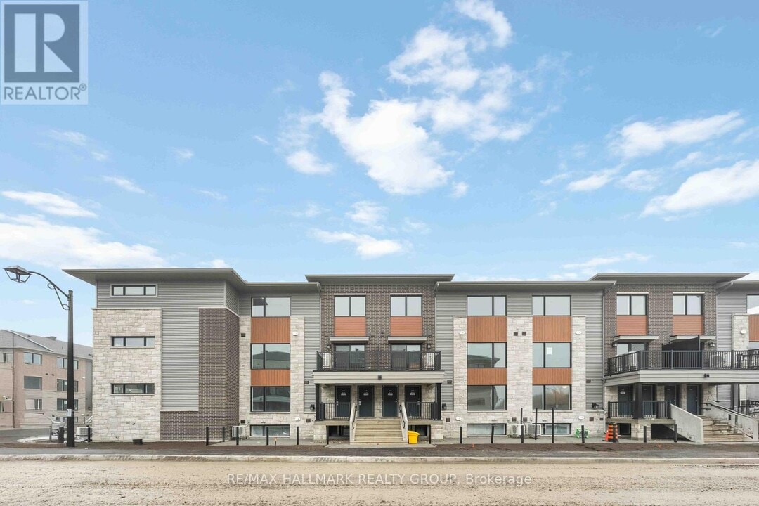 1126 Creekway Private in Ottawa, ON - Building Photo