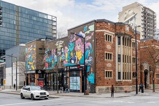 Bishop Court Apartments in Montréal, QC - Building Photo