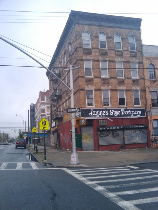 403 New Jersey Ave in Brooklyn, NY - Building Photo