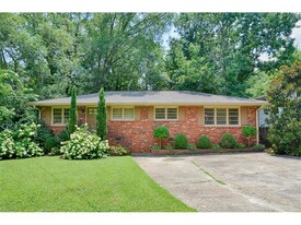 932 Winburn Dr, Unit 932 Left in East Point, GA - Building Photo