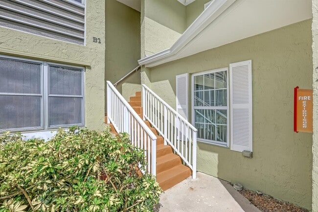12036 FL A1AAlt, Unit B2 in Palm Beach Gardens, FL - Building Photo - Building Photo
