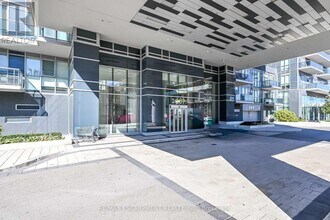 2087 Fairview St in Burlington, ON - Building Photo - Building Photo