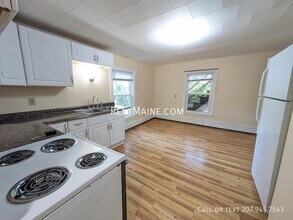 28 Autumn St in Bangor, ME - Building Photo - Building Photo