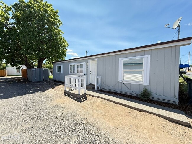 property at 908 W Washington Ave