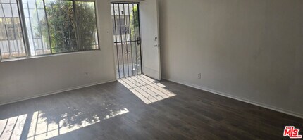 2630 S La Salle Ave in Los Angeles, CA - Building Photo - Building Photo