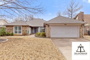 1324 Concord Ln in Edmond, OK - Building Photo