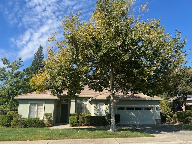 4186 Tahoe Vista Dr in Rocklin, CA - Foto de edificio