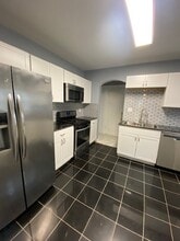 2411 E Genesee St, Unit 1 in Syracuse, NY - Building Photo - Building Photo