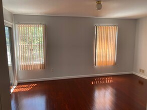 183 Hutton St in Jersey City, NJ - Building Photo - Building Photo