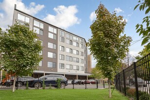 1531 W Howard St in Chicago, IL - Building Photo