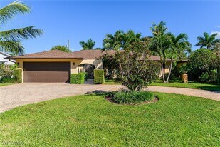 1337 Wisconsin Dr in Naples, FL - Building Photo