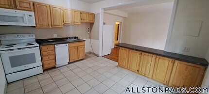 1131 Commonwealth Ave in Boston, MA - Building Photo - Building Photo