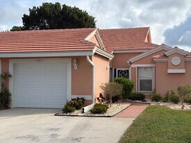 5582 Royal Lake Cir in Boynton Beach, FL - Building Photo