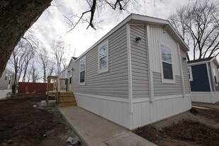 Shadeland Estates in Lafayette, IN - Building Photo
