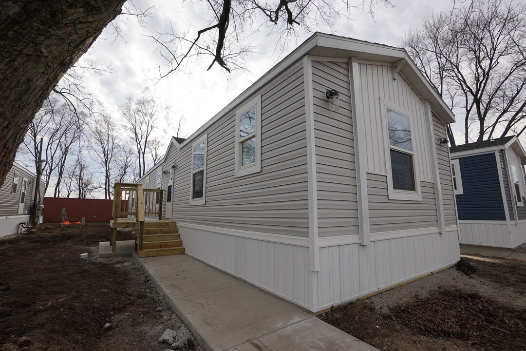 2351 State Road 25 W in Lafayette, IN - Foto de edificio