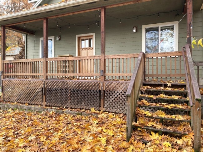 921 Eugene St in Hood River, OR - Building Photo - Building Photo