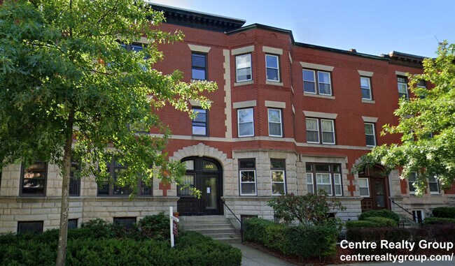 1855 Beacon St, Unit 3 in Brookline, MA - Building Photo - Building Photo