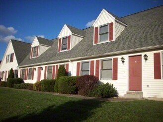 Kendall Village Townhomes in Kalamazoo, MI - Foto de edificio