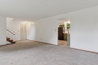 84 Logan Ave W in West St. Paul, MN - Foto de edificio - Building Photo