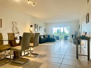 3010 NE 16th Ave in Oakland Park, FL - Building Photo - Building Photo