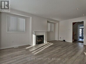 141 Harpin Way E in Fergus, ON - Building Photo - Building Photo