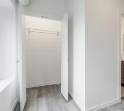 1704 W Glenlake Ave in Chicago, IL - Building Photo - Building Photo
