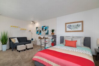 Kendev Studios in Kenmore, NY - Foto de edificio - Building Photo