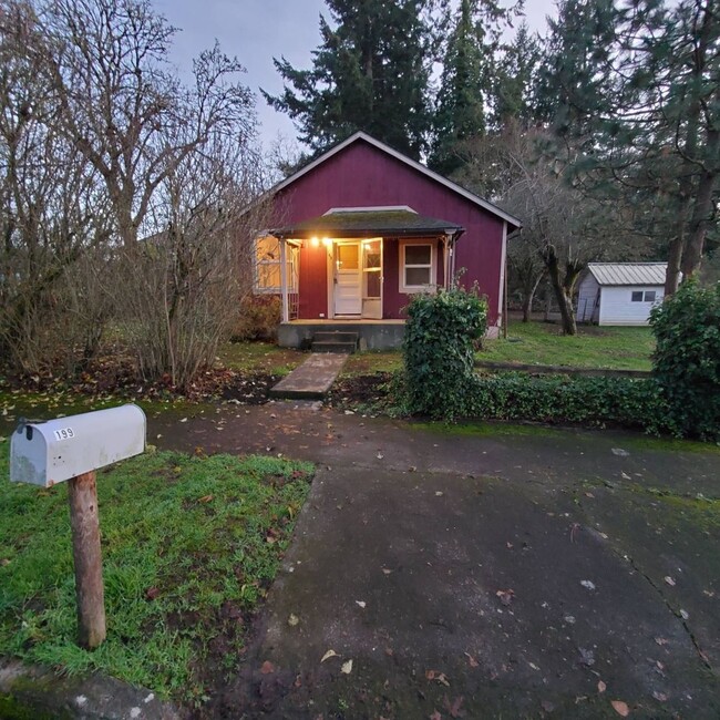 199 Locust Ave in Brownsville, OR - Foto de edificio - Building Photo