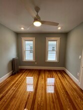 11 Burnham St, Unit 2 in Somerville, MA - Foto de edificio - Building Photo