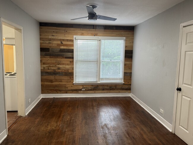 3017 Isabella St, Unit 3017 Isabella