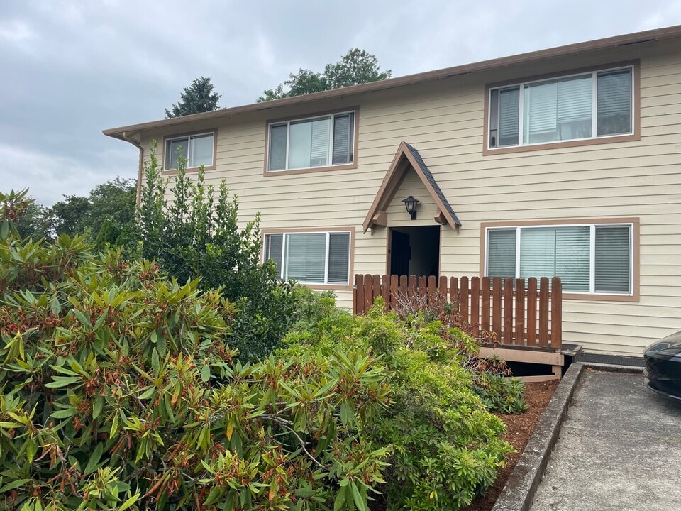 1343 NW Drake Way, Unit Lower Unit in Camas, WA - Foto de edificio