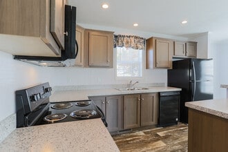 51 Estates in Elizabeth, PA - Foto de edificio - Interior Photo