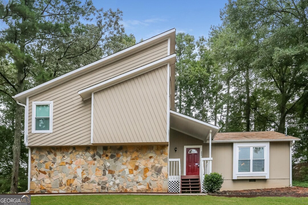 3995 Pinehurst Pl in Decatur, GA - Building Photo